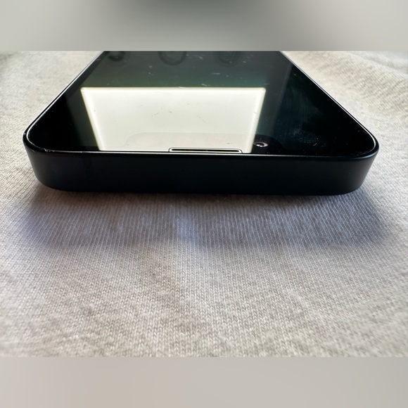 iPhone 13 Mini 128GB Midnight Unlocked - Picture 5 of 7